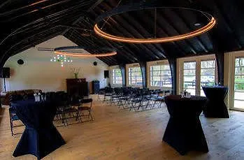 Hotell Zoomers Aan Het Bos 4*