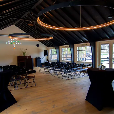 Zoomers Aan Het Bos 호텔 4*